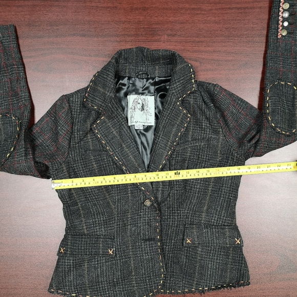 Blazer - Picture 7 of 8